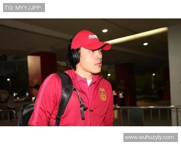 中国足球明星出席盛典展现风采引发球迷热议与期待